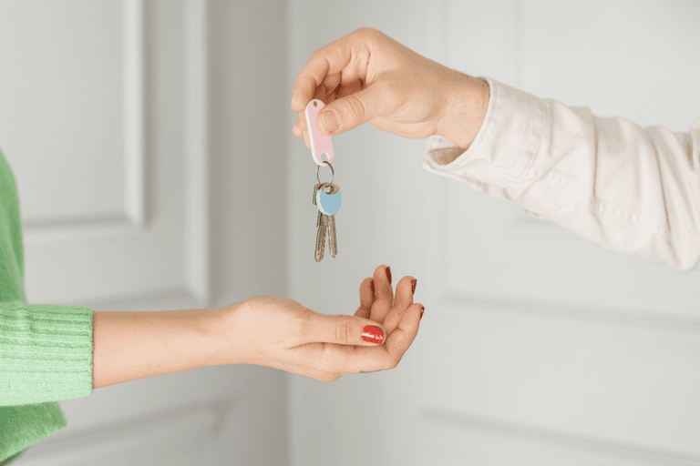Remise de clés lors d’une vente immobilière