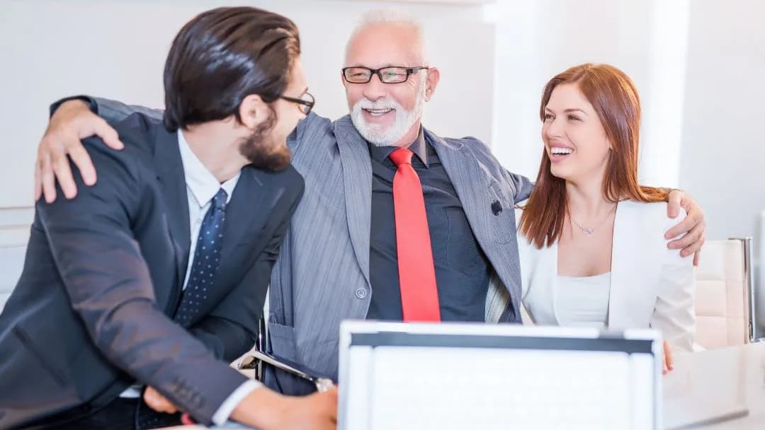un homme agée qui donne lègue son bien immobilier a ses enfants